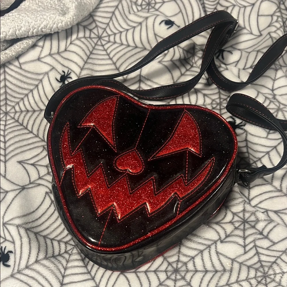 Heart-Shaped Black and Red Crossbody Bag - Picture 1 of 3